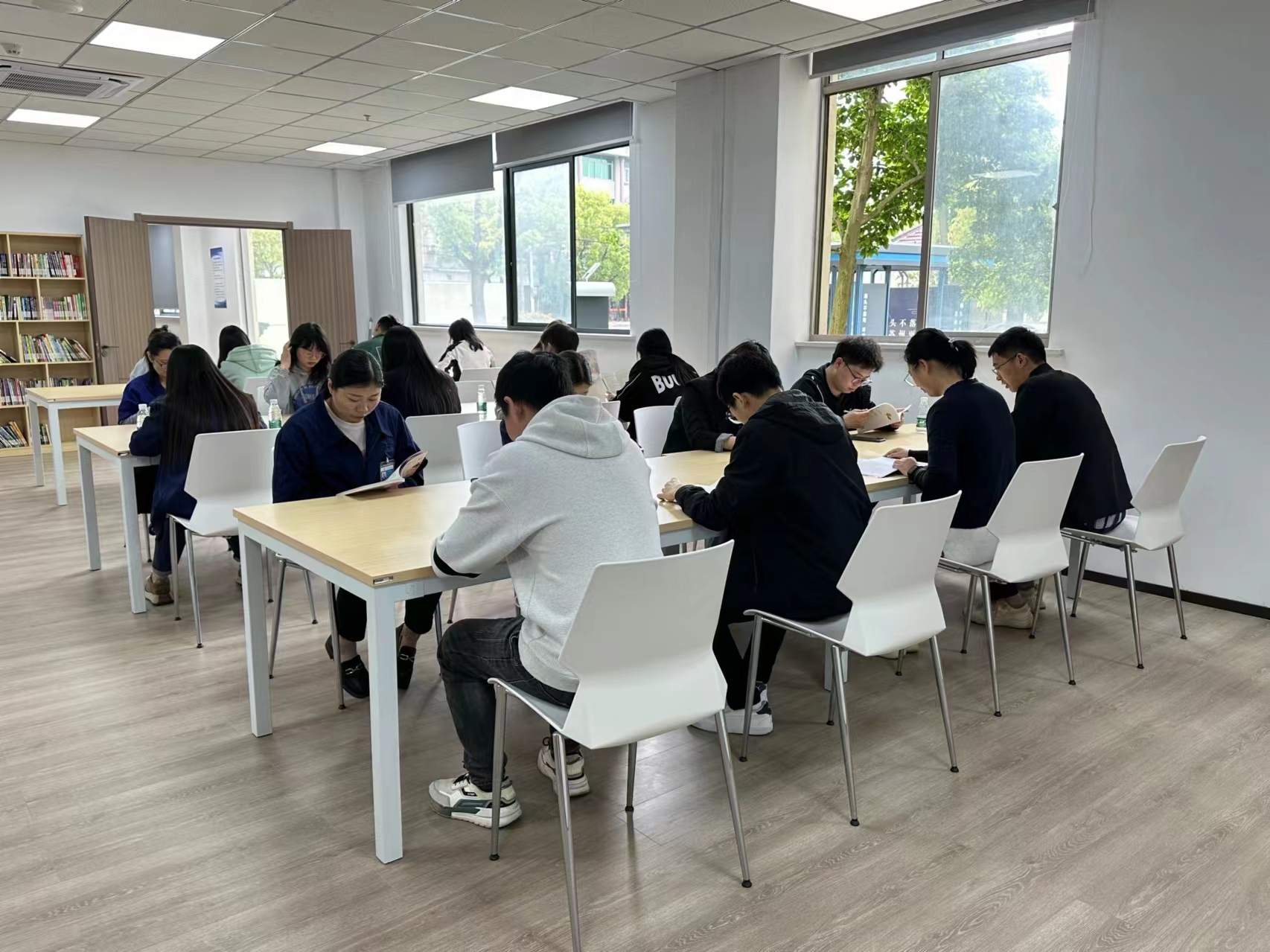 读万卷书,行万里路 | 2024年通鼎集团开展读书月系列活动 读万卷书,行万里路 | 2024年通鼎集团开展读书月系列活动